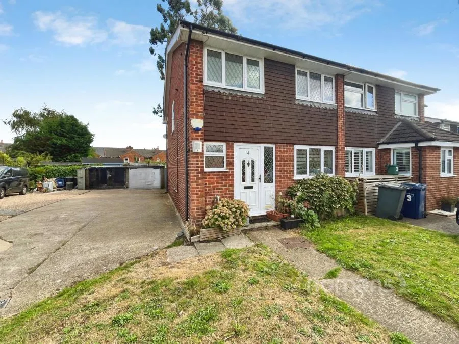 3 bed house for sale, Lea Close, Badshot Lea, GU9