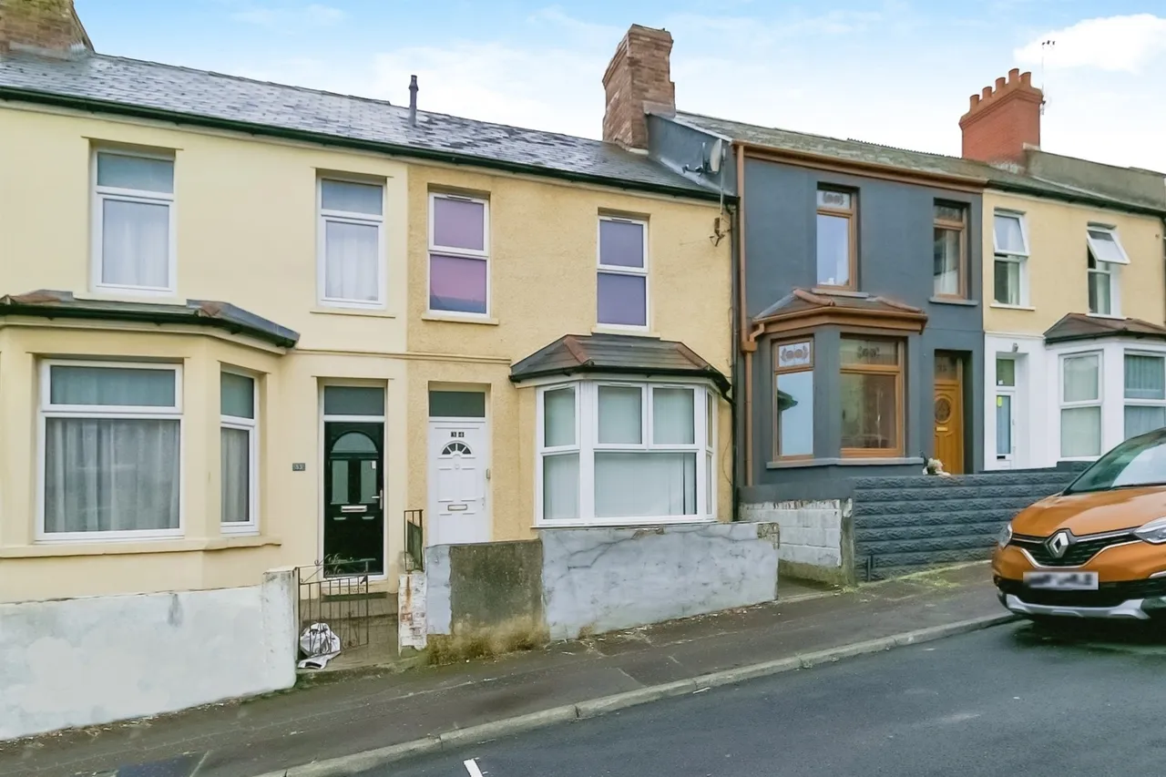2 bed house for sale — Burlington Street, Barry