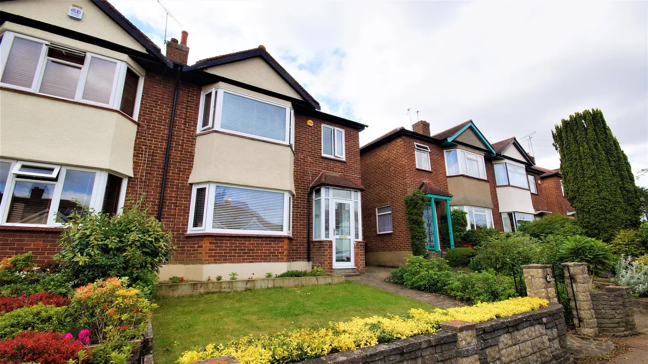 4 bed house for sale — Dene Road, Buckhurst Hill