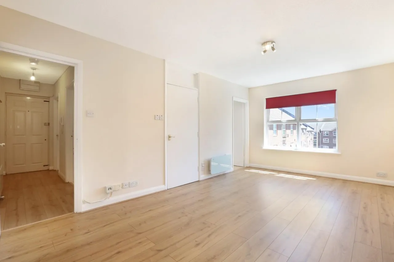 1 bed flat for sale — Paxton Road, London
