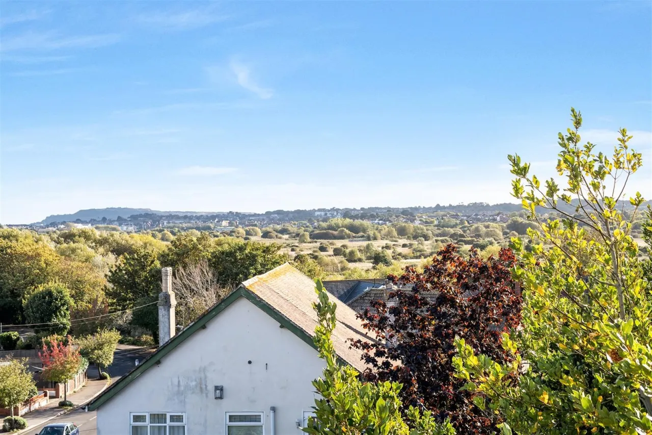 3 bed flat to rent, Ullswater Crescent, Weymouth, DT3