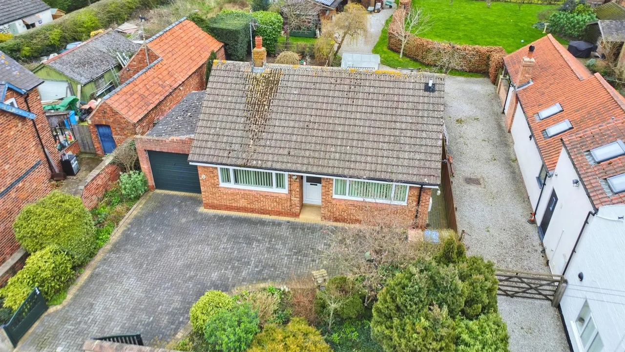 2 bed house for sale — Main Street, Leconfield, Beverley