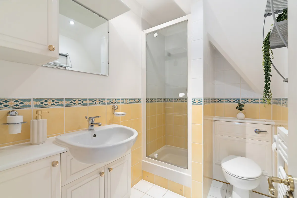 Holloway Drive, Virginia Water, GU25, photo 18