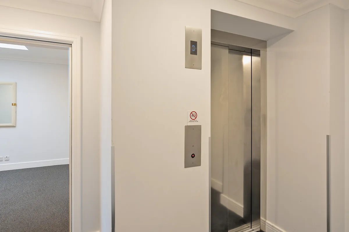 Holloway Drive, Virginia Water, GU25, photo 30