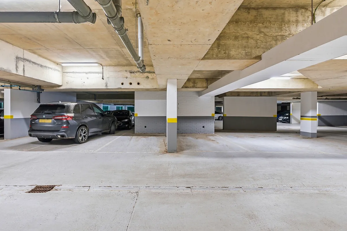 Holloway Drive, Virginia Water, GU25, photo 20