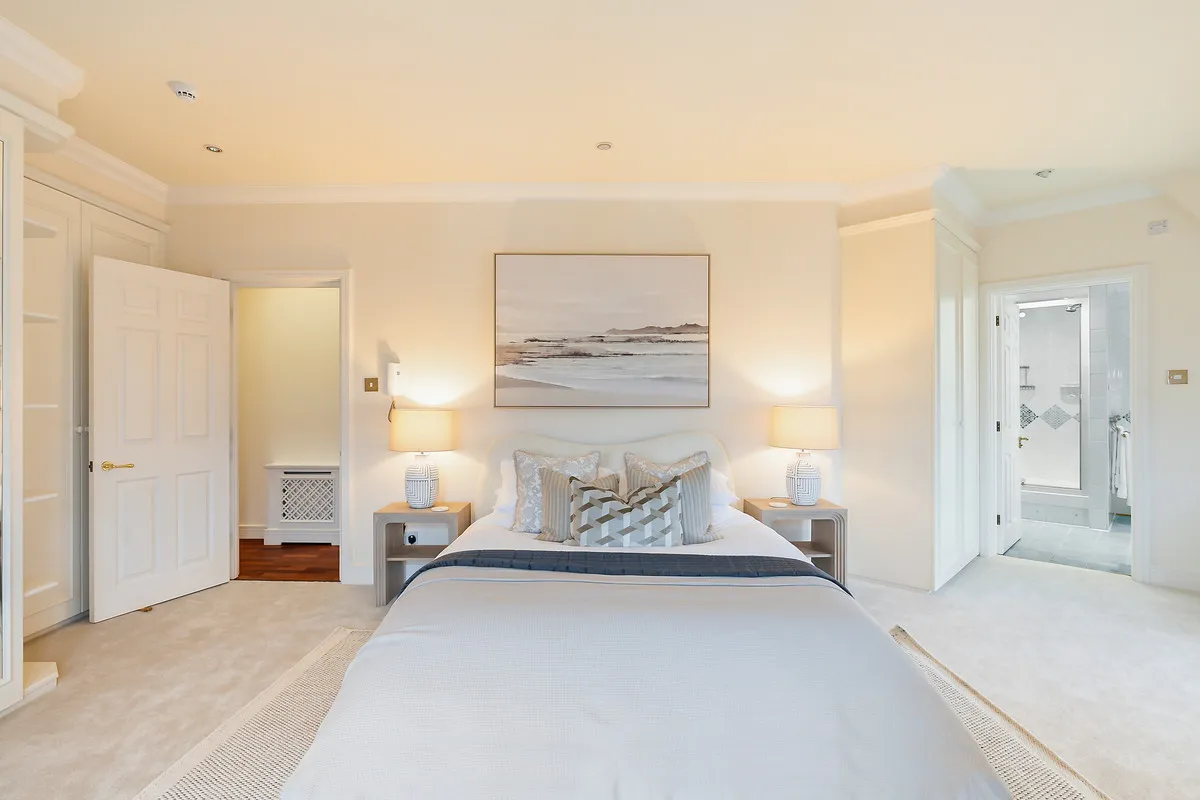 Holloway Drive, Virginia Water, GU25, photo 35