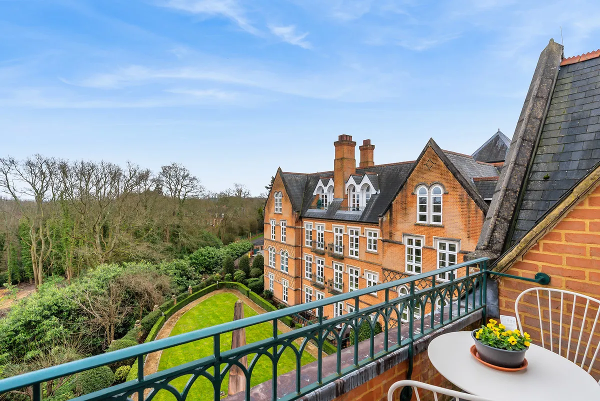 Holloway Drive, Virginia Water, GU25, photo 45