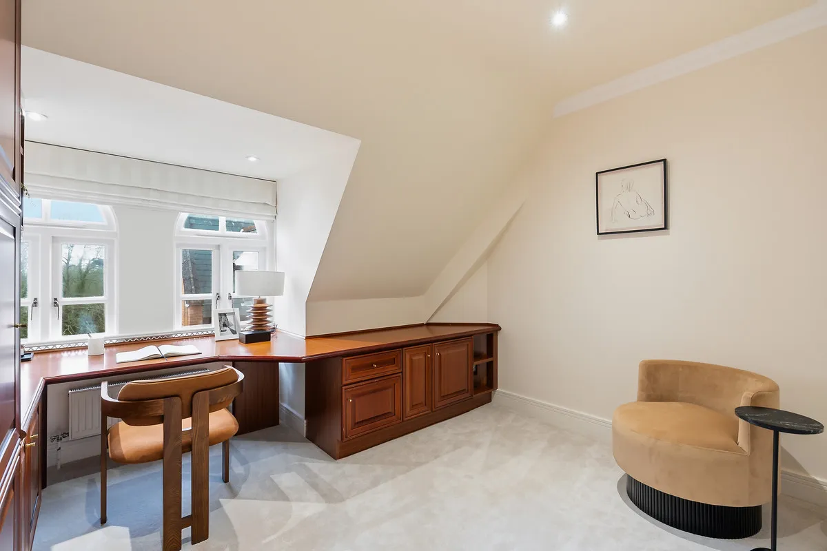 Holloway Drive, Virginia Water, GU25, photo 10
