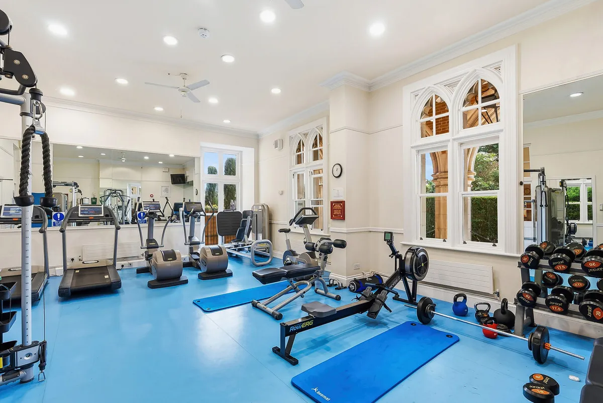 Holloway Drive, Virginia Water, GU25, photo 22