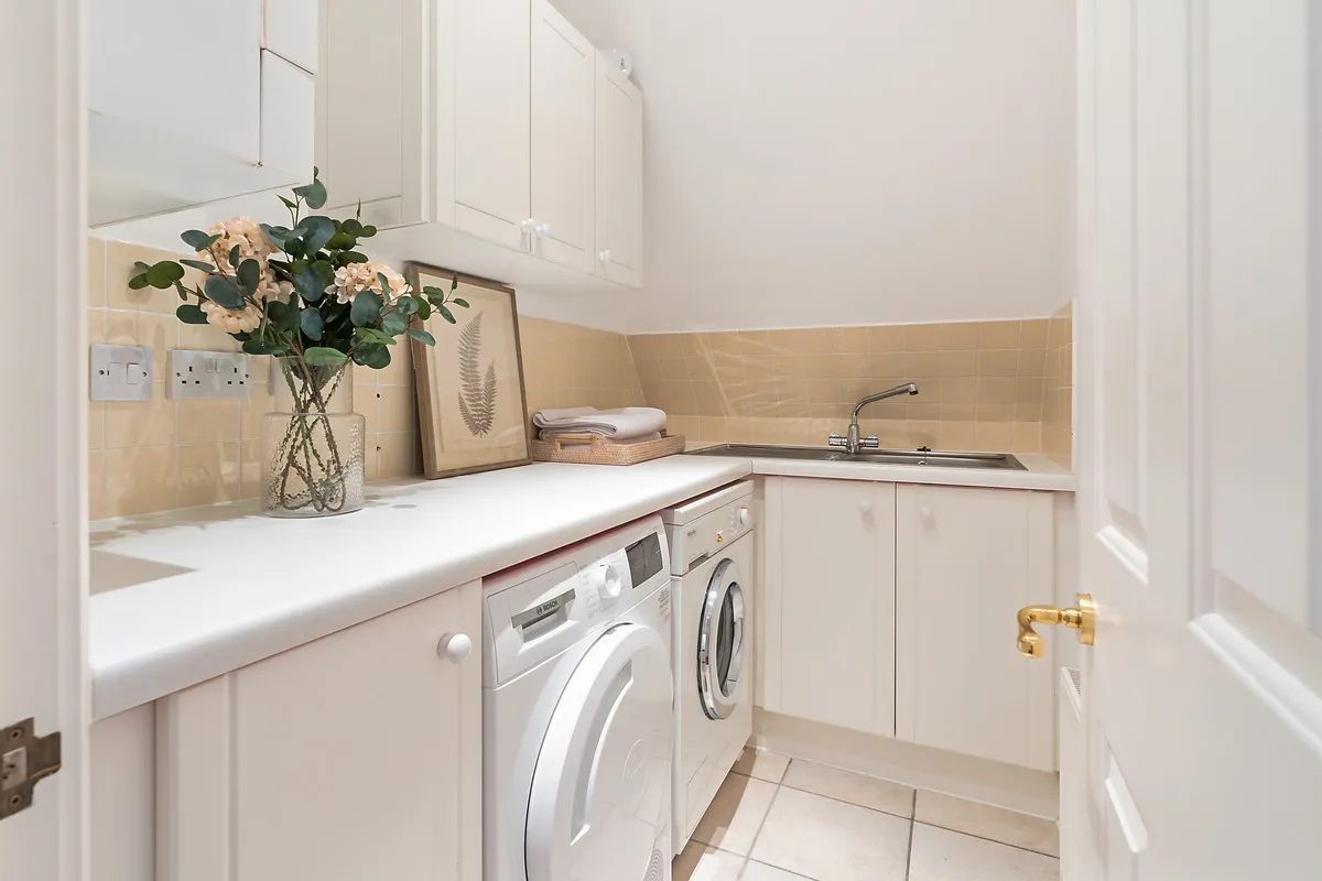 Holloway Drive, Virginia Water, GU25, photo 19