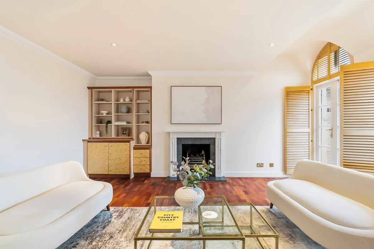 Holloway Drive, Virginia Water, GU25, photo 27