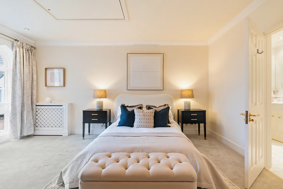 Holloway Drive, Virginia Water, GU25, photo 15