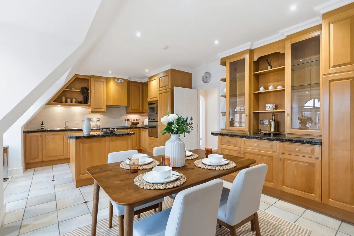 Holloway Drive, Virginia Water, GU25, photo 47