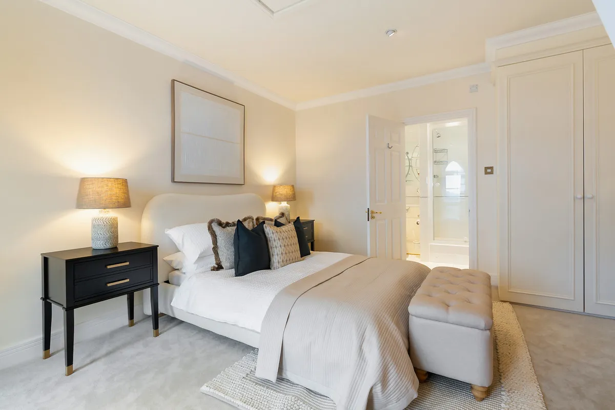 Holloway Drive, Virginia Water, GU25, photo 7