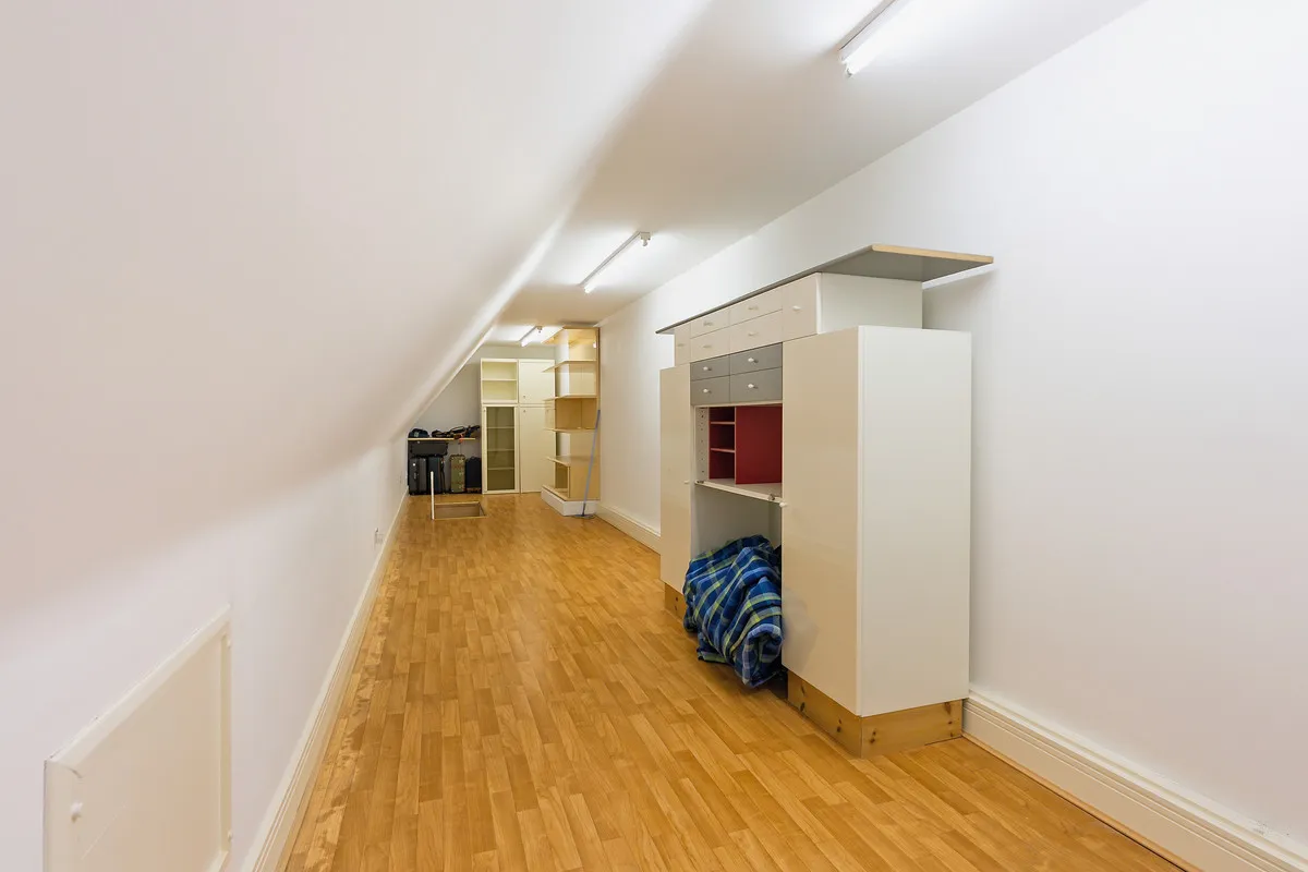 Holloway Drive, Virginia Water, GU25, photo 17