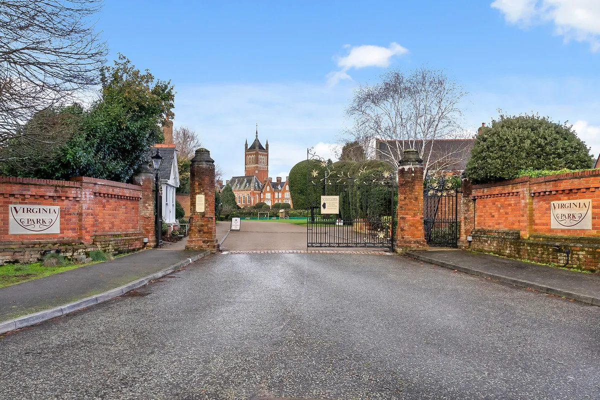 Holloway Drive, Virginia Water, GU25, photo 44