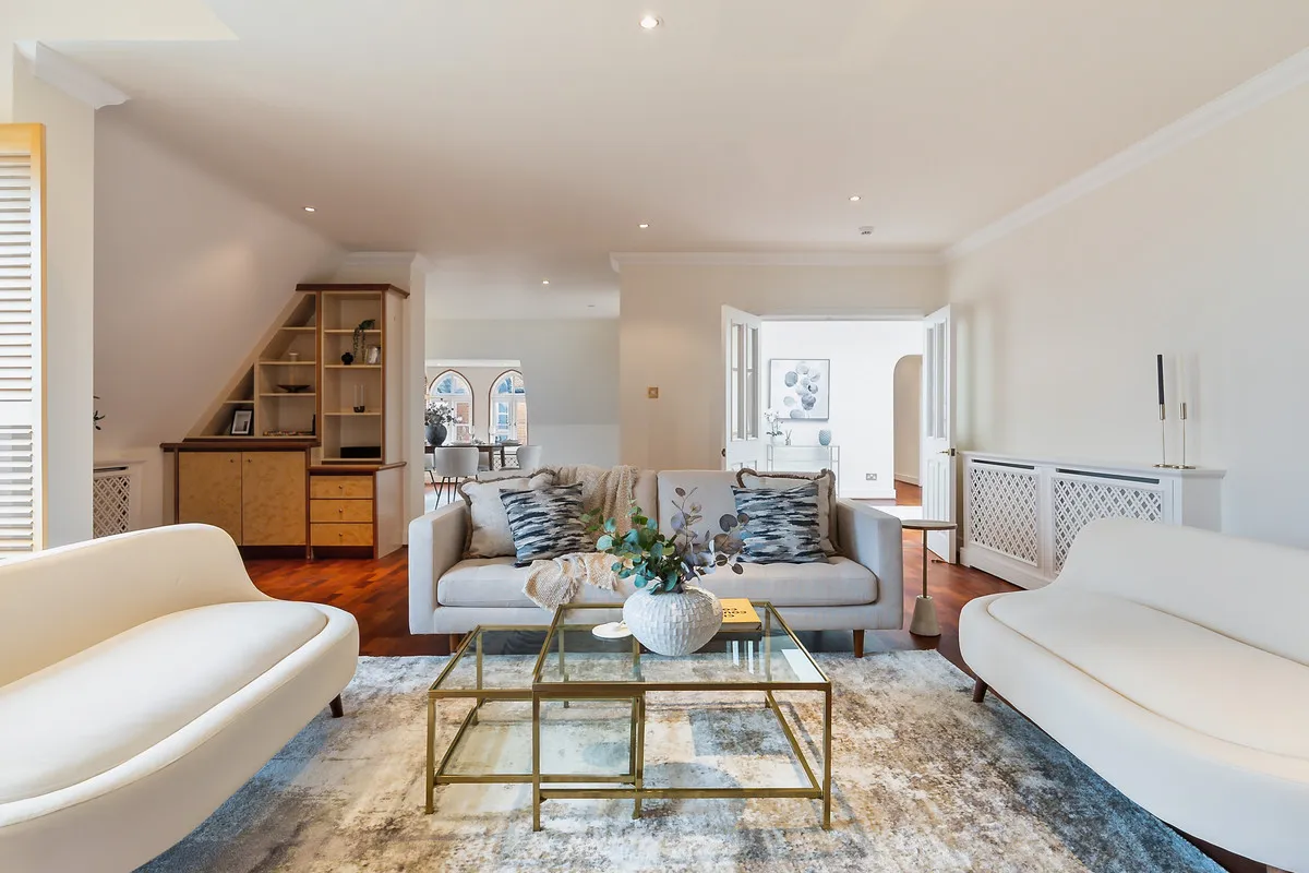 3 bed flat for sale, Holloway Drive, Virginia Water, GU25