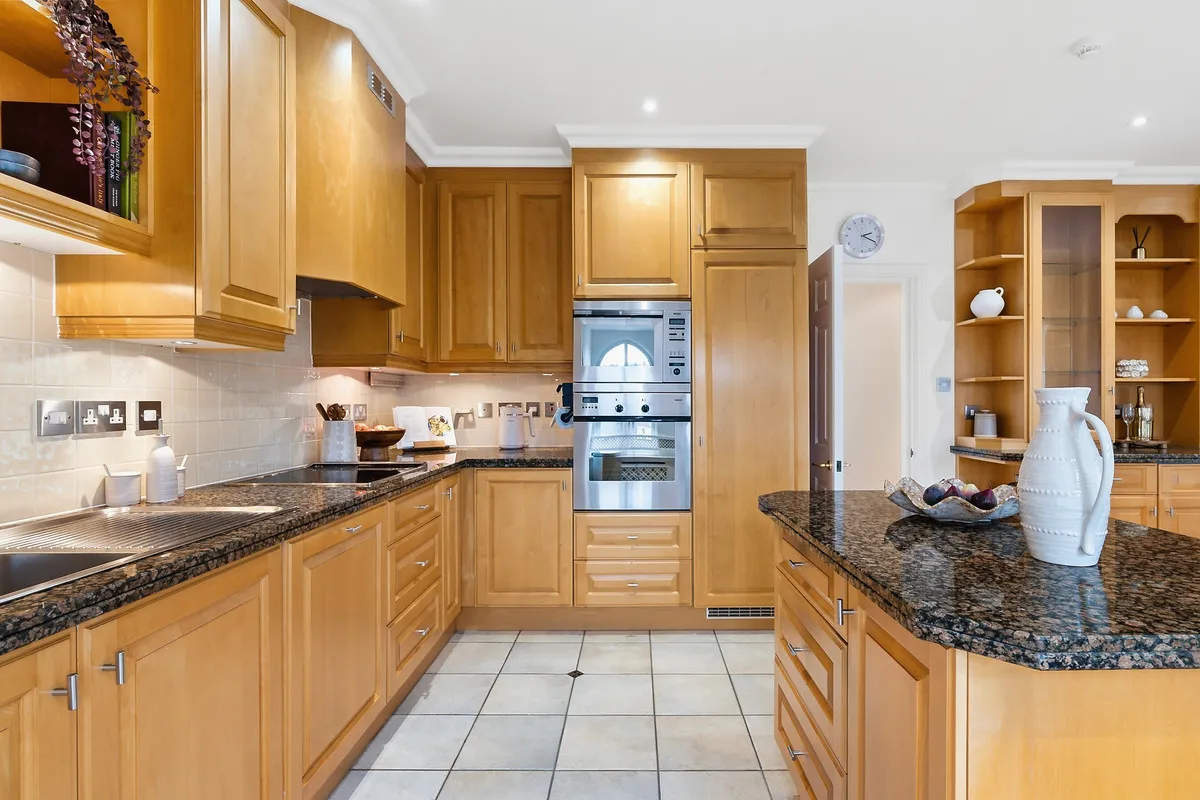 Holloway Drive, Virginia Water, GU25, photo 48