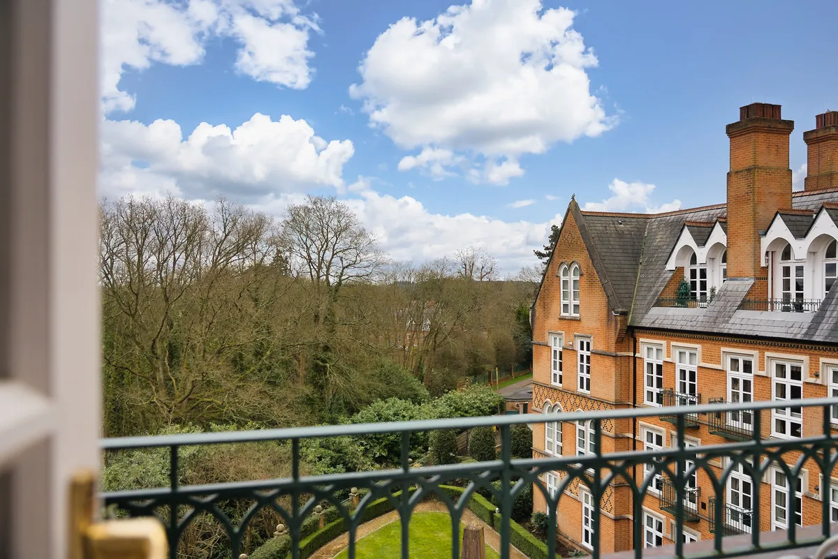 Holloway Drive, Virginia Water, GU25, photo 12