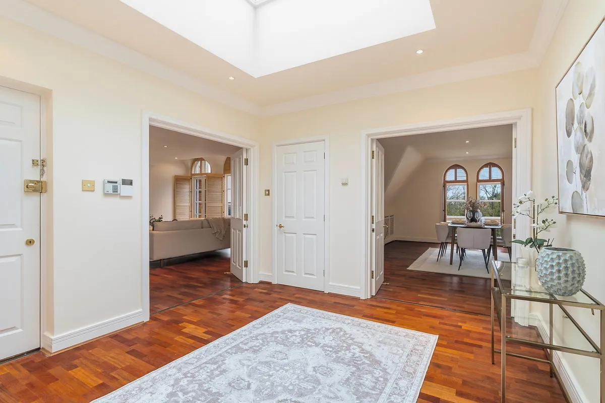 Holloway Drive, Virginia Water, GU25, photo 13