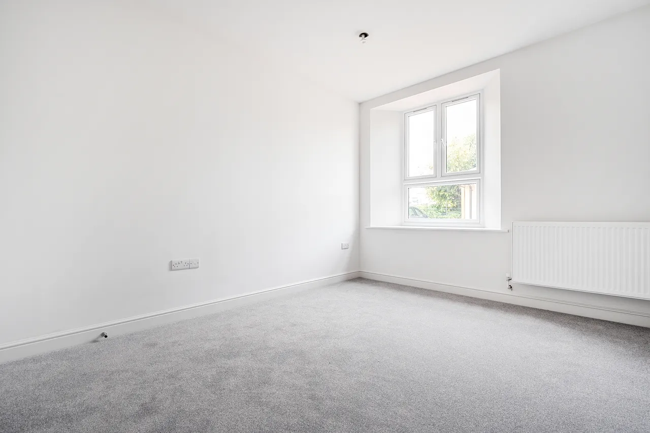 Gladstone Road, SN15, photo 8