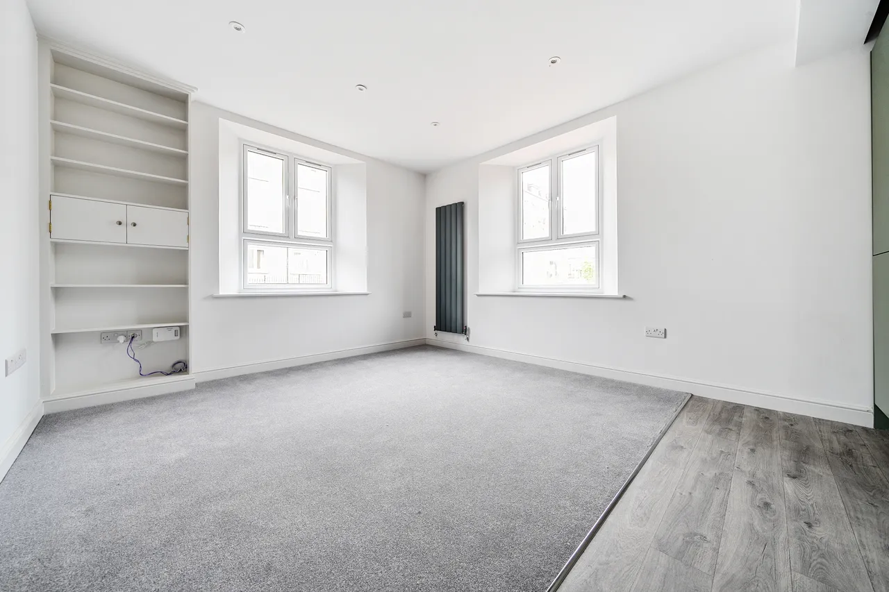 Gladstone Road, SN15, photo 4
