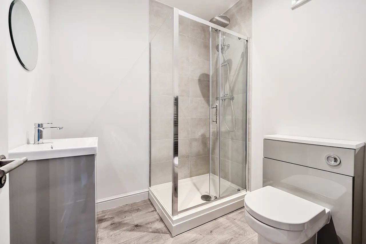 Gladstone Road, SN15, photo 6