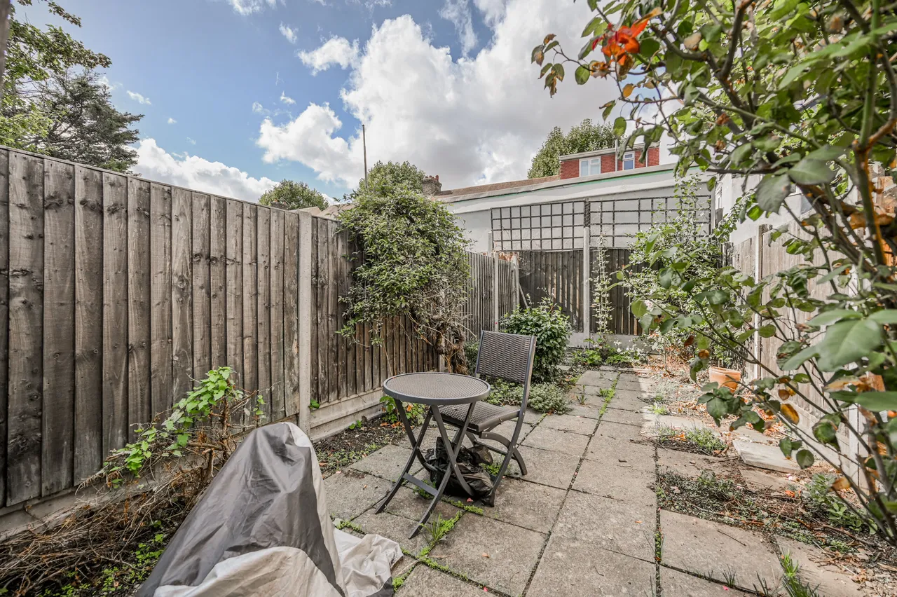 163a Gainsborough Avenue, London, photo 5