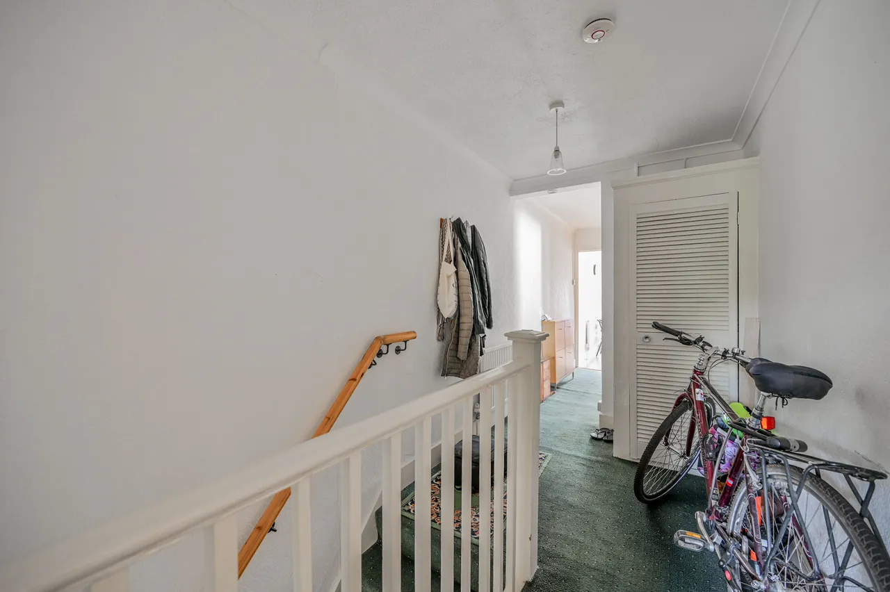 163a Gainsborough Avenue, London, photo 6