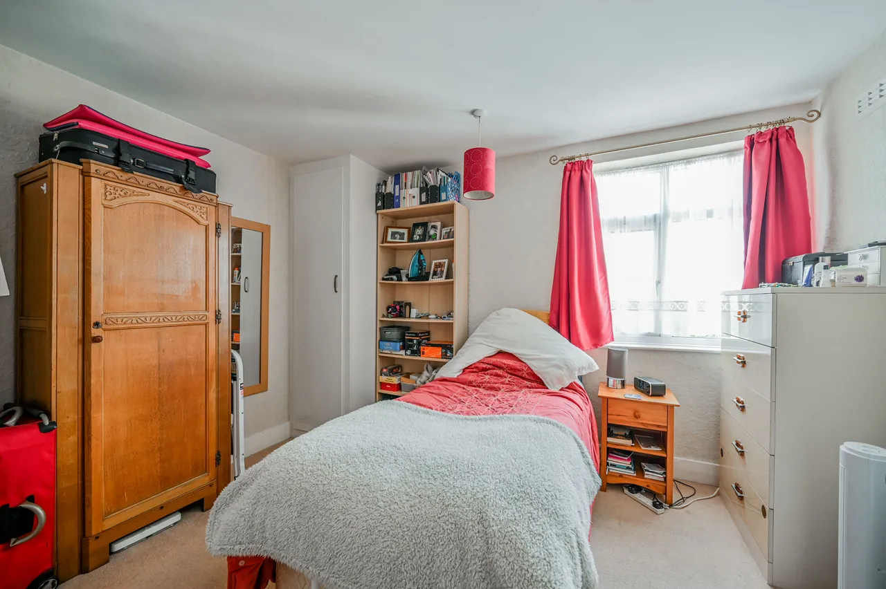 163a Gainsborough Avenue, London, photo 9