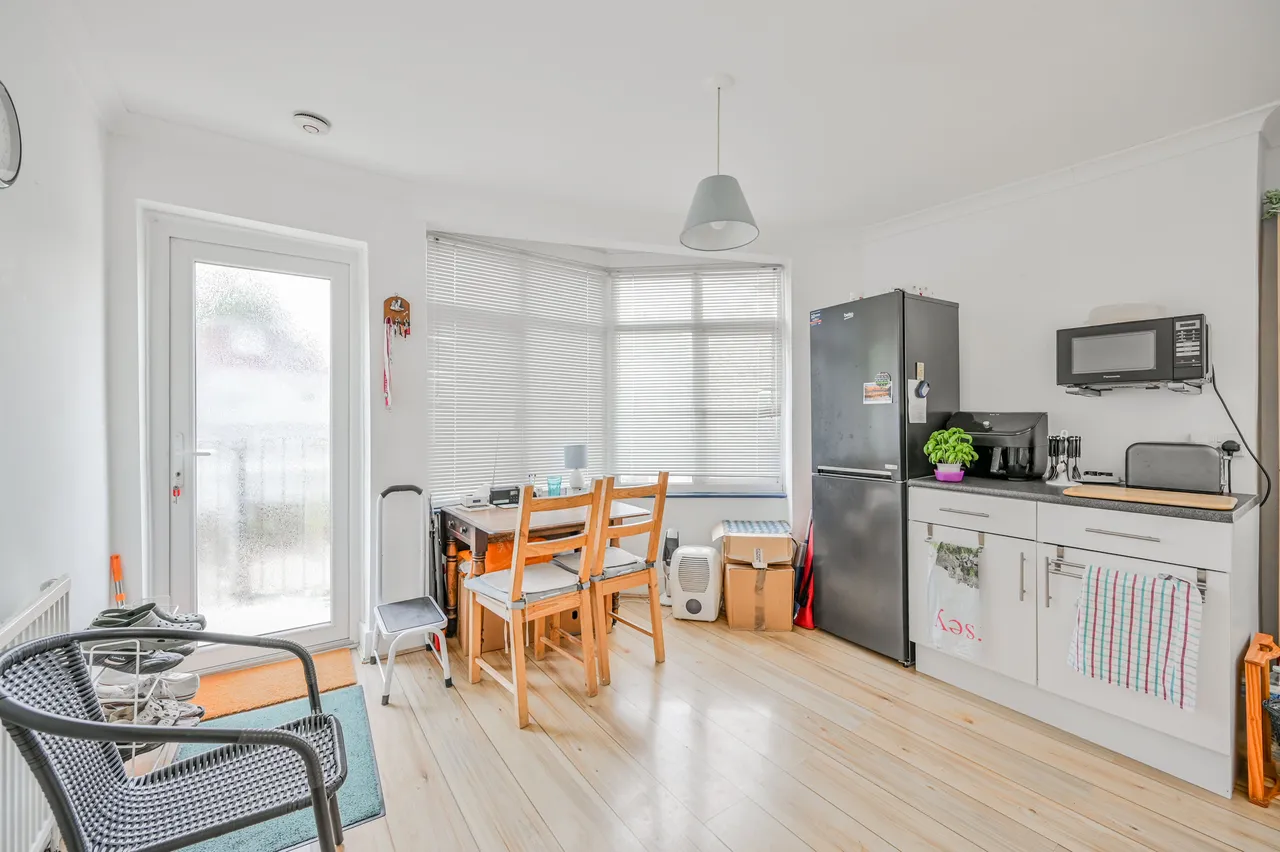 163a Gainsborough Avenue, London, photo 10