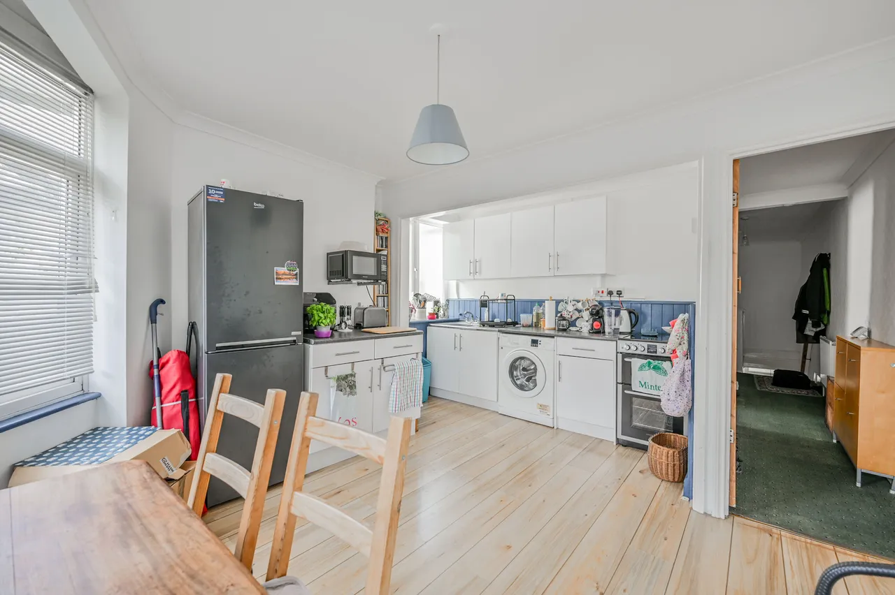 163a Gainsborough Avenue, London, photo 4