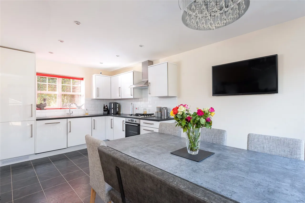 Walnut Tree Close, Winslow, MK18, photo 2