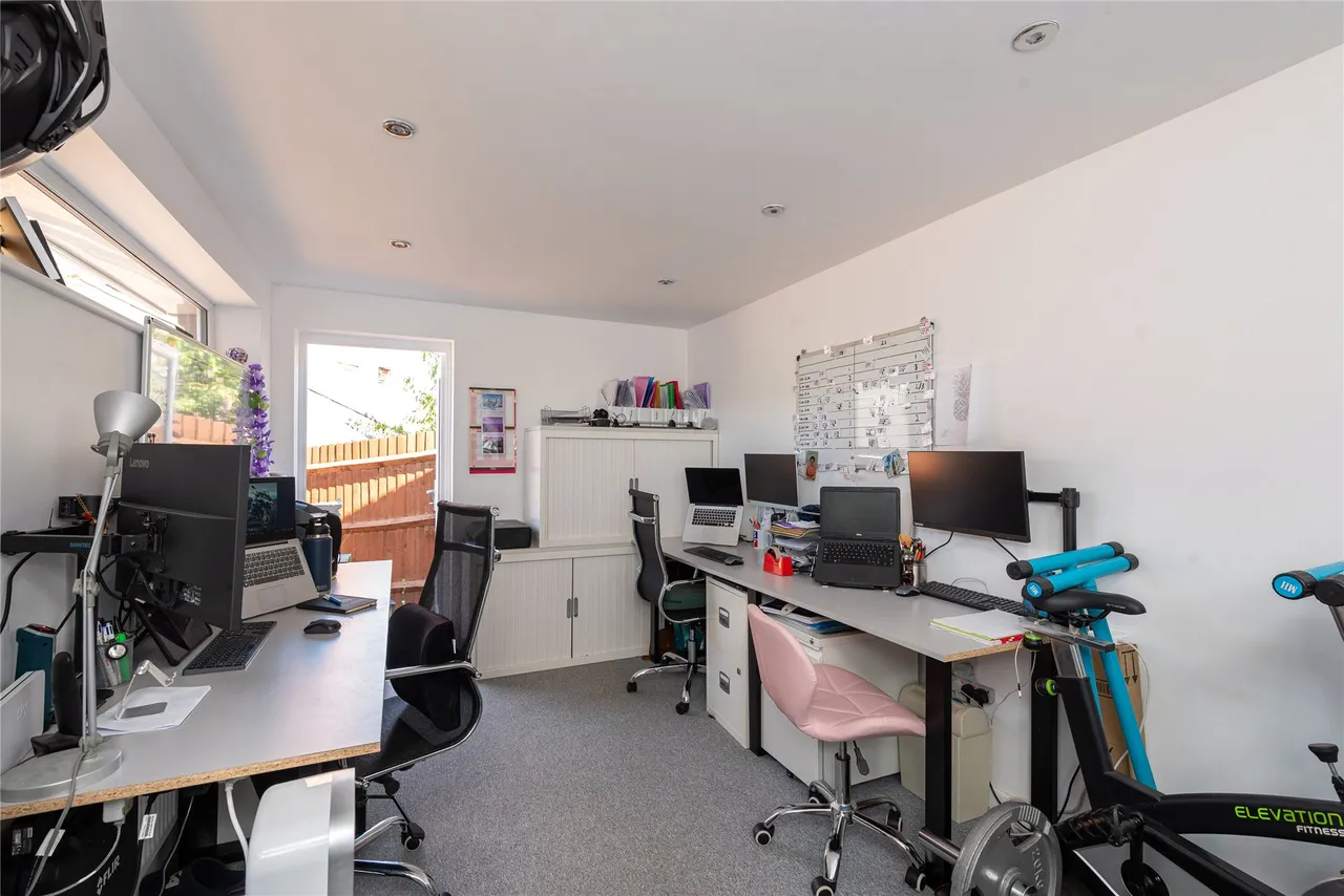 Walnut Tree Close, Winslow, MK18, photo 16