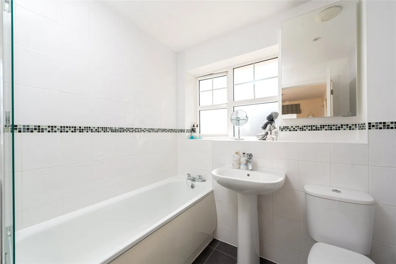 Walnut Tree Close, Winslow, MK18, photo 12