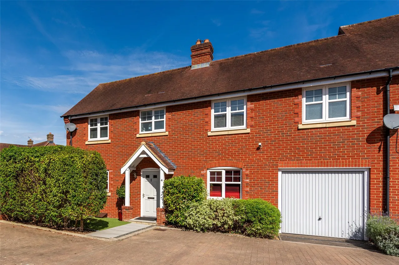 4 bed property for sale, Walnut Tree Close, Winslow, MK18
