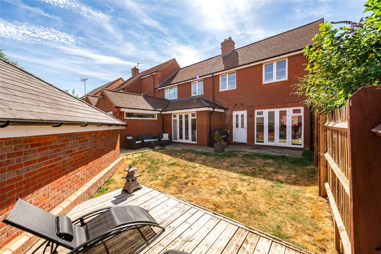 Walnut Tree Close, Winslow, MK18, photo 3