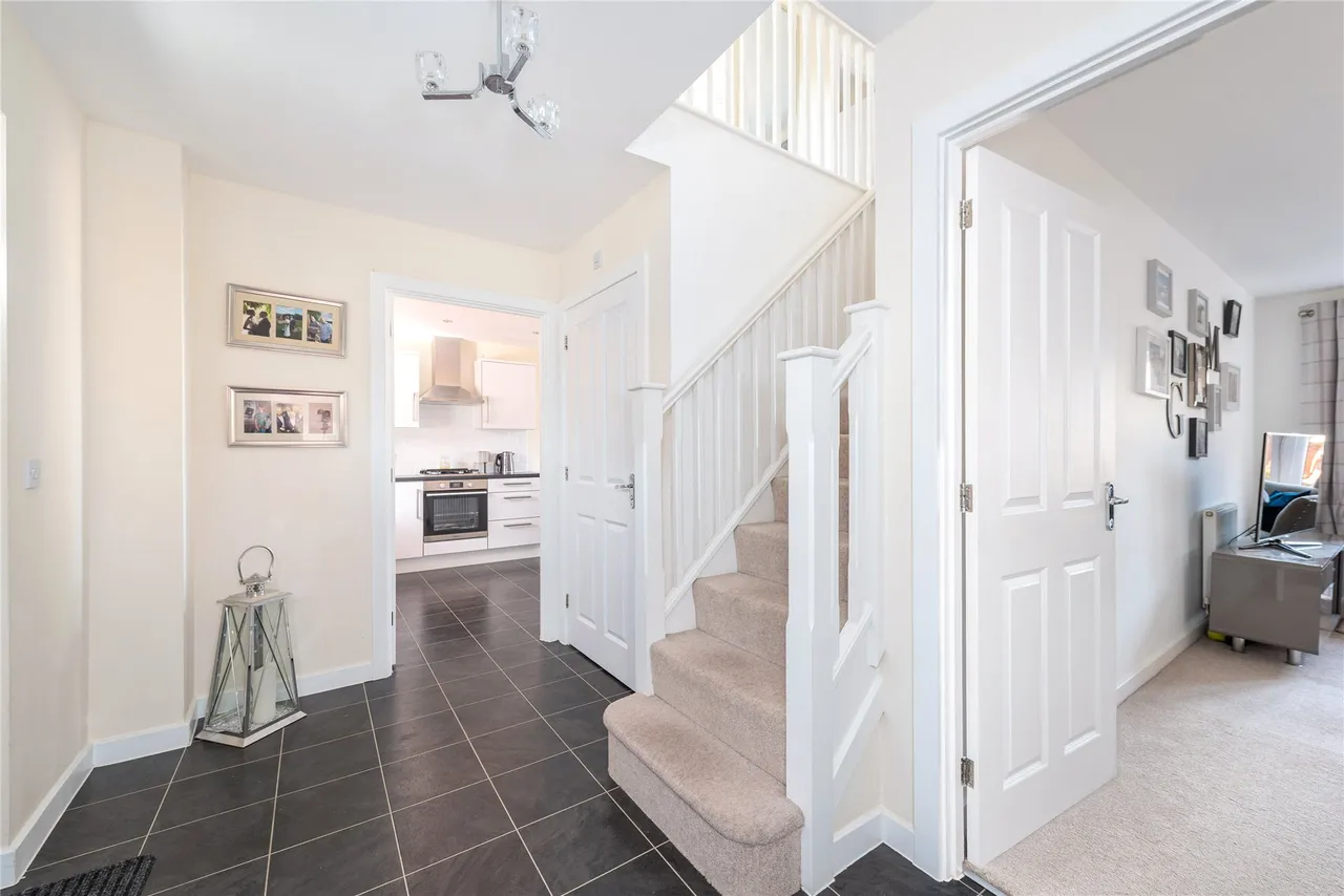 Walnut Tree Close, Winslow, MK18, photo 6