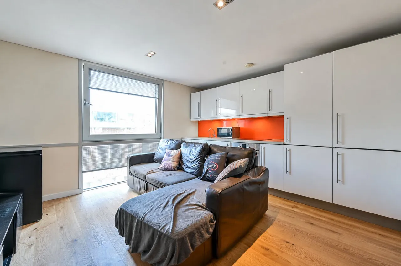 1 bed flat for sale — Flat 16, 32 Richmond Road, Kingston Upon Thames