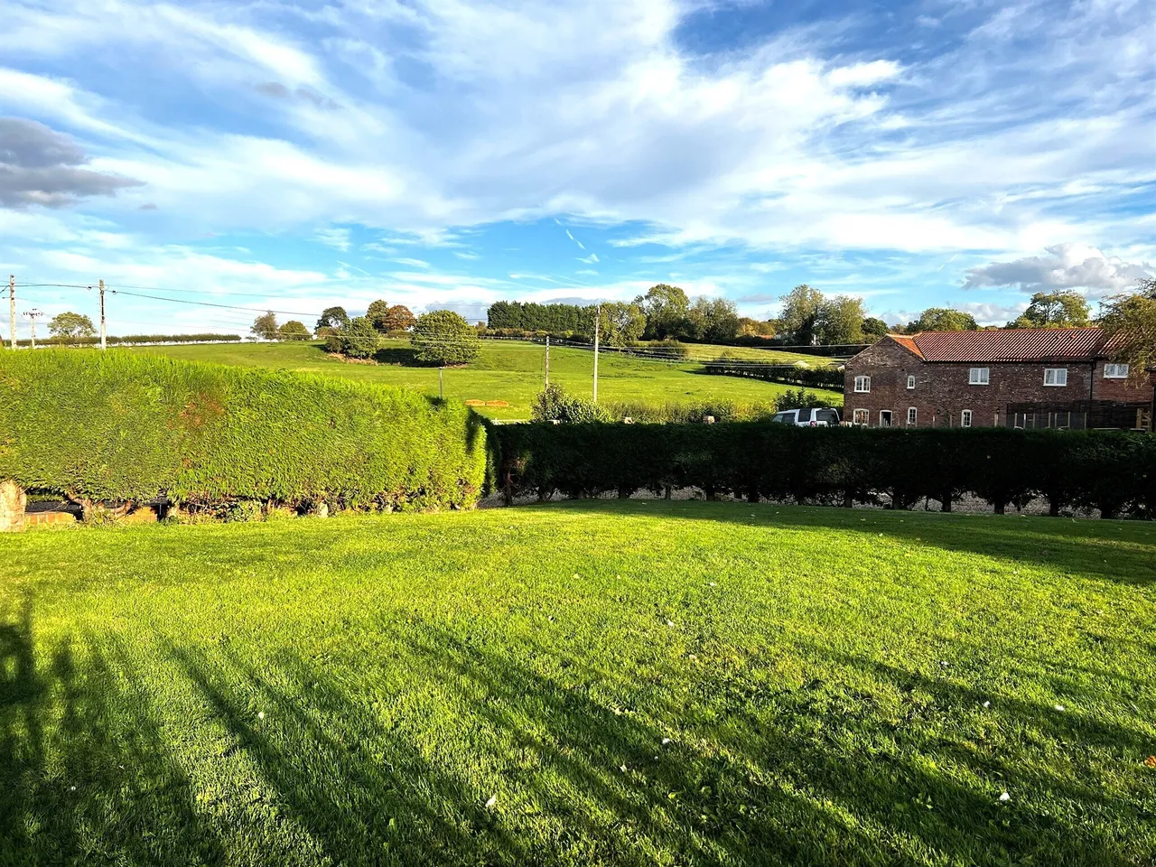 Middle Bridge Road, Gringley-On-The-Hill, DN10, photo 17