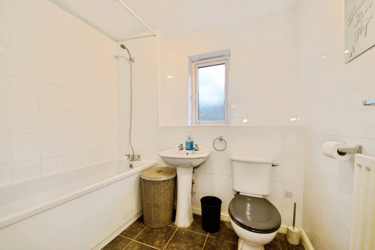 Lupin Close, Rush Green, Romford, RM7, photo 4