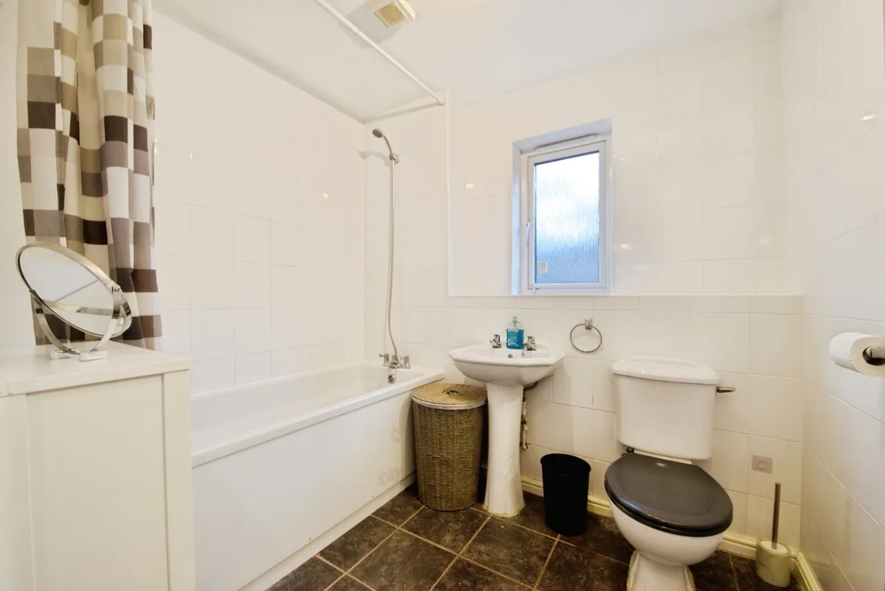 Lupin Close, Rush Green, Romford, RM7, photo 8