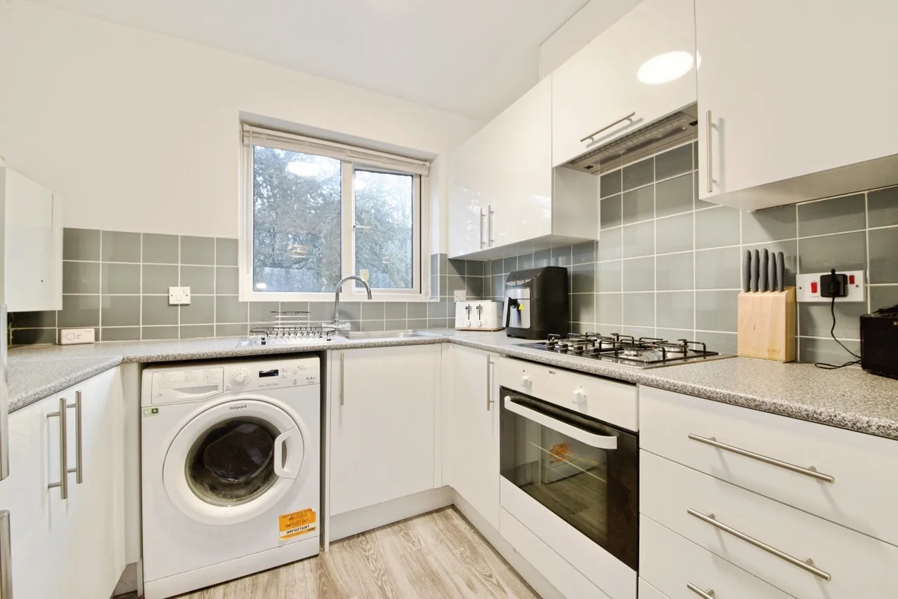 Lupin Close, Rush Green, Romford, RM7, photo 2