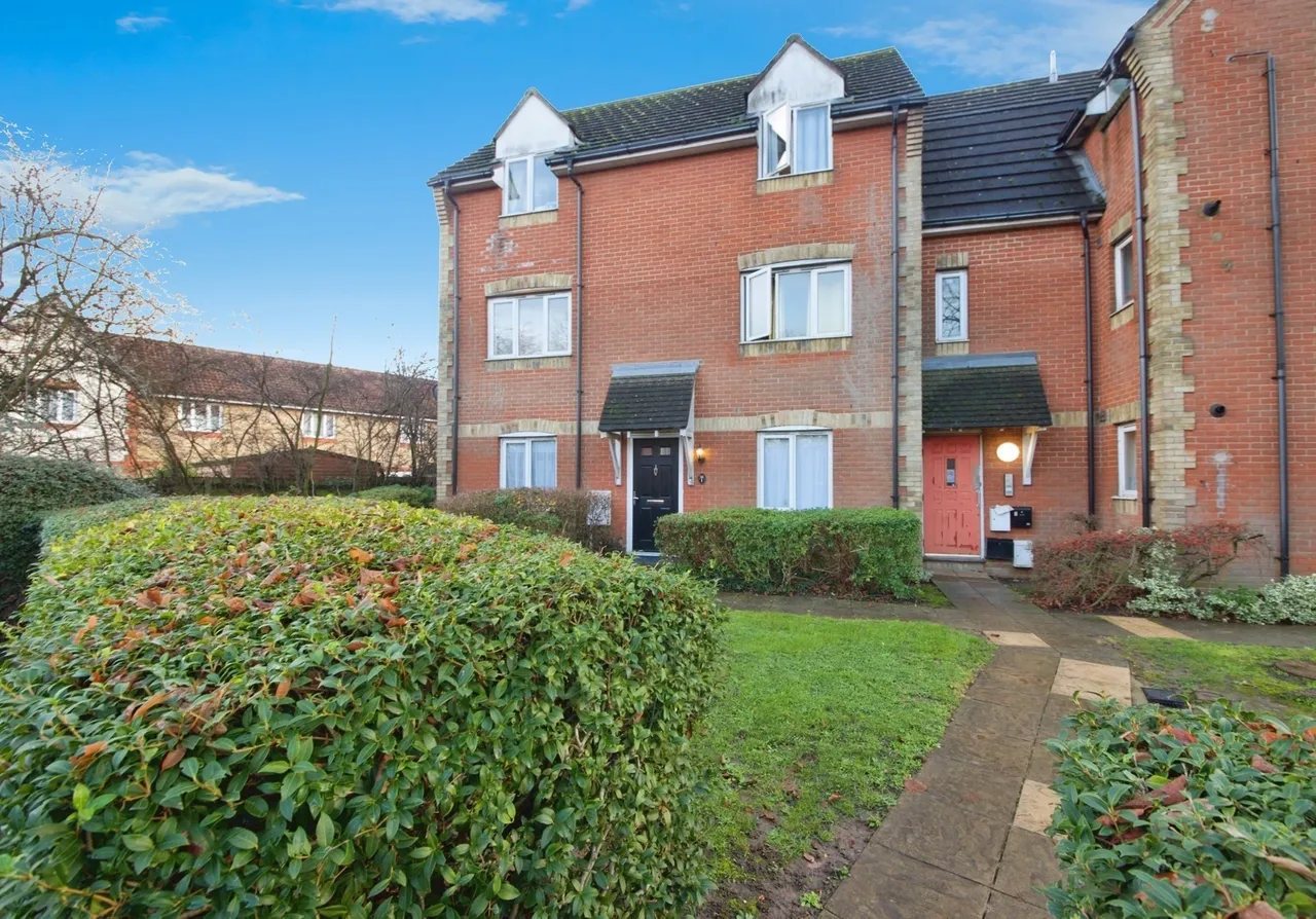 2 bed flat for sale — Lupin Close, Rush Green, Romford, RM7