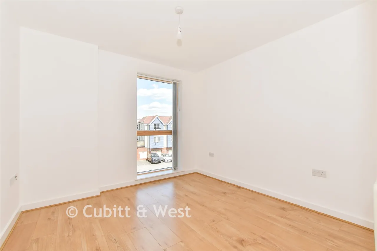 Denne Parade, Horsham, RH12, photo 10