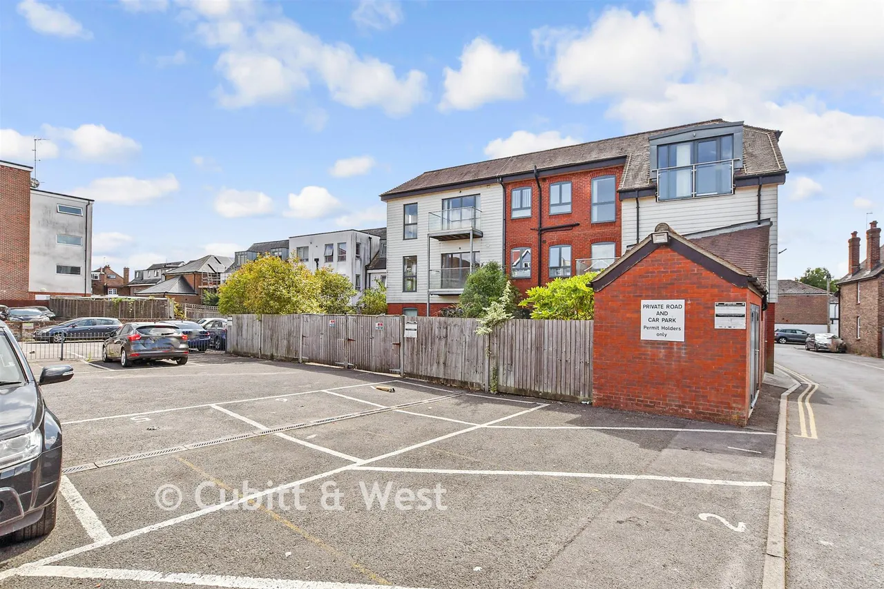 Denne Parade, Horsham, RH12, photo 12