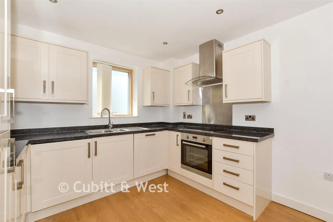 Denne Parade, Horsham, RH12, photo 3