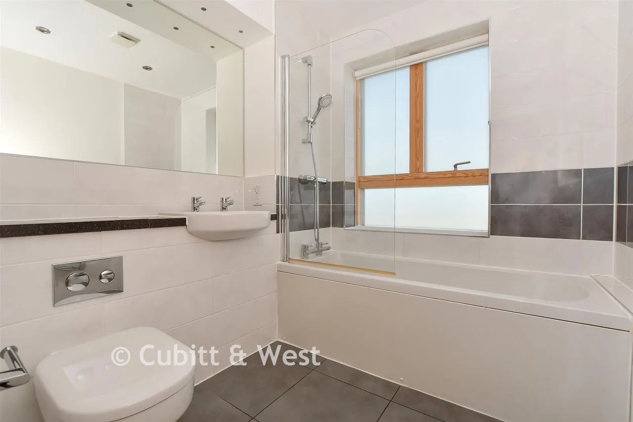 Denne Parade, Horsham, RH12, photo 11