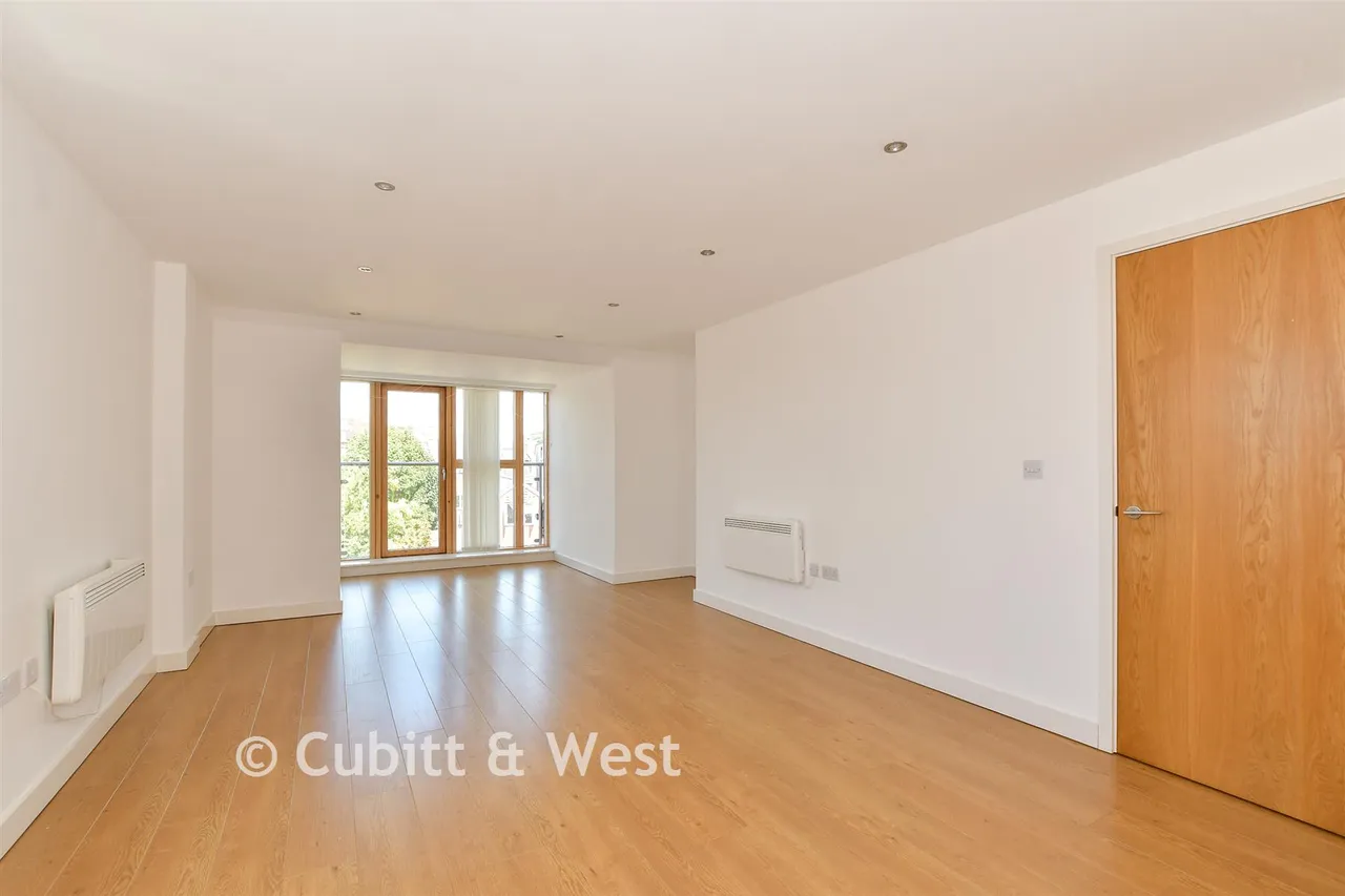 Denne Parade, Horsham, RH12, photo 4