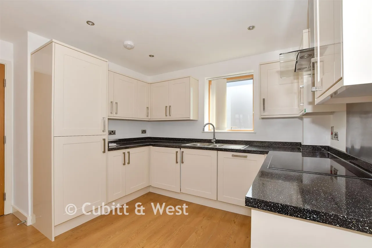 Denne Parade, Horsham, RH12, photo 2